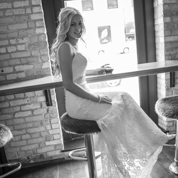 Wedding Dress - Picture 6 of 9